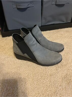 New THE FLEXX women’s Grey Chukka Boots with Black Elastic Panels 7.5